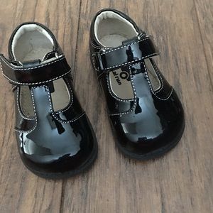 See Kai Run “Georgia” Patent Leather shoes